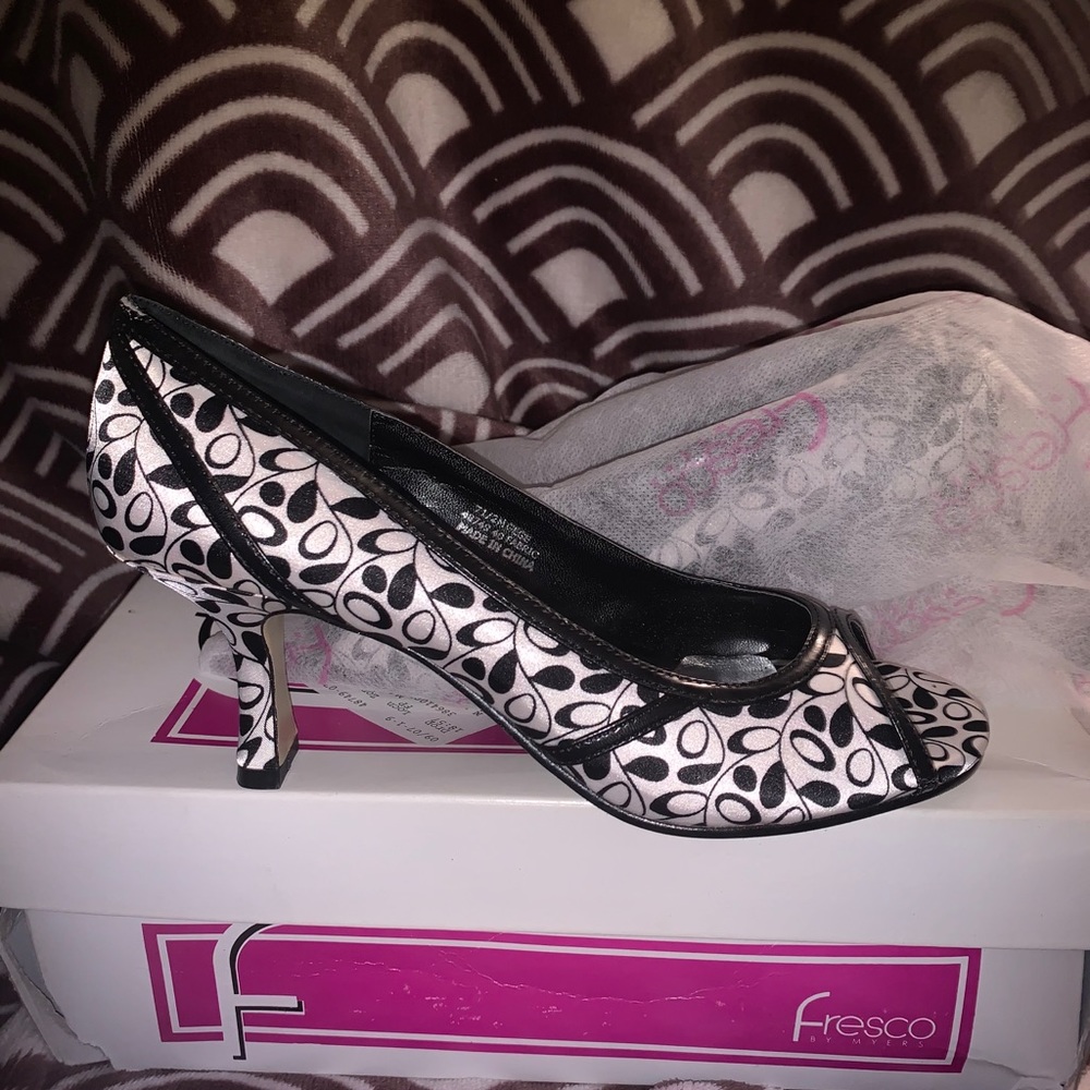 Fresco By Myers  Black & white peep toe pumps
